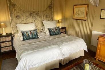 פנסיון Bohemian Garden Cottages