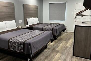 فندق Continental Inn And Suites