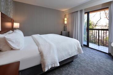 هتل Courtyard Beckley