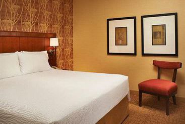 Отель Courtyard by Marriott