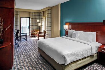هتل Courtyard By Marriott New Bern