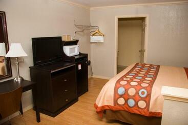 호텔 Inn At King City