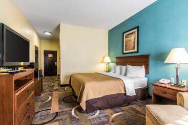Отель Quality Inn & Suites Memphis East