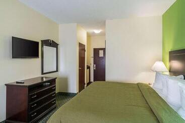 酒店 Quality Inn & Suites Near I 80 And I 294