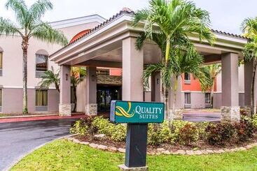 酒店 Quality Suites Fort Myers Airport I 75