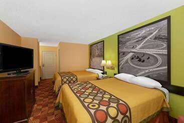 酒店 Super 8 By Wyndham Lake Of The Ozarks