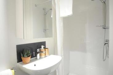 アパートホテル 5 Whitaker   Hostel