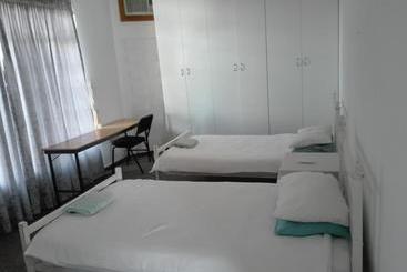 تختخواب و صبحانه Balcony Manor