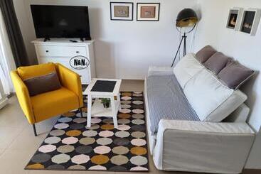 Пансион N&n Apartments And Rooms By Locap Group