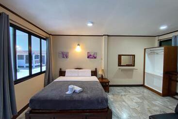 Pensão หาดทรายขาวรีสอร์ท