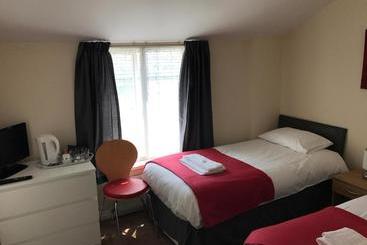 פנסיון Glenfaba Guest House