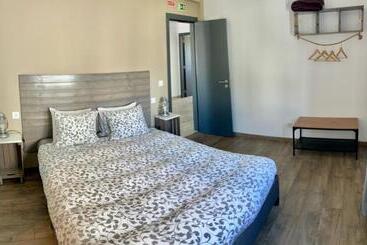 تختخواب و صبحانه The Globetrotter's Inn