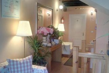 ユースホステル Alojamientos Palacete