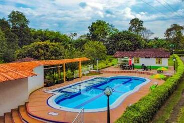 Отель Campestre Pueblo Bello