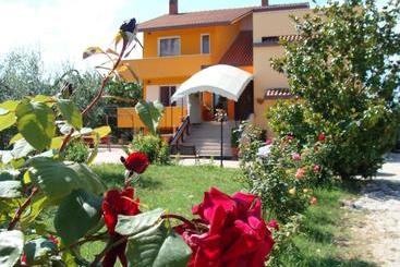 פנסיון La Farfalla