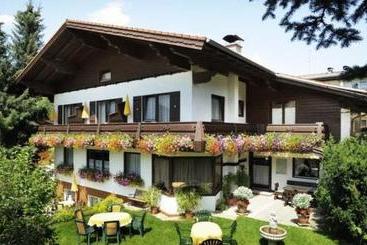 تختخواب و صبحانه Pension Montana
