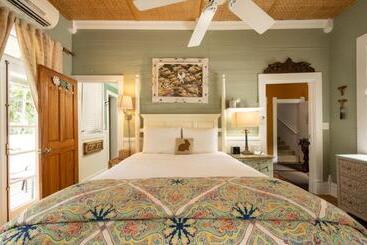 酒店 The Mermaid & The Alligator