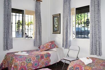 بنسيون Hostal Sol Y Mar