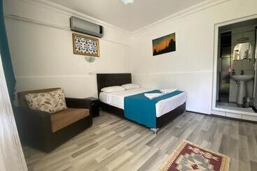 پانسیون Sunrise Aya