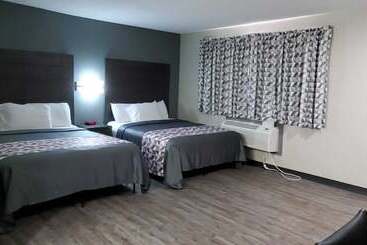 Crescent Park Motel & Suites