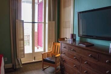 1886 Crescent Hotel And Spa