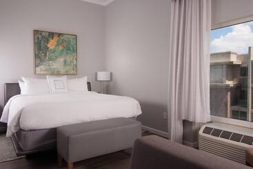 هتل Courtyard Charleston Waterfront