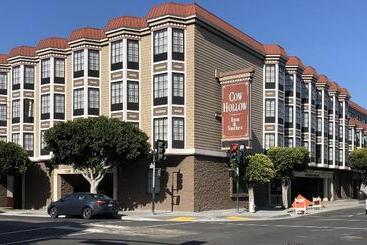 فندق Cow Hollow Inn And Suites