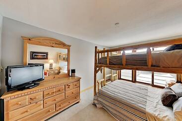 Отель Crestview Place 307a