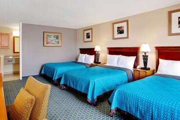 هتل Days Inn By Wyndham Lafayette Near Lafayette Airport