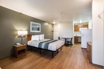 فندق Hometowne Studios By Red Roof Detroit   Livonia