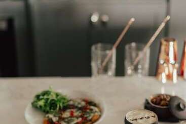 Vinland Hotel And Lounge