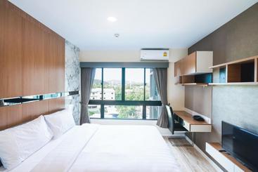 酒店 Akira Sriracha