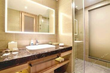 Atour Hotel Wuhan Changqing Road Branch