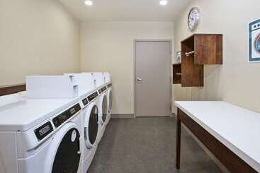 Отель Home2 Suites By Hilton West Bloomfield Detroit