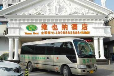 בית מלון כפרי Vienna  Airport Branch