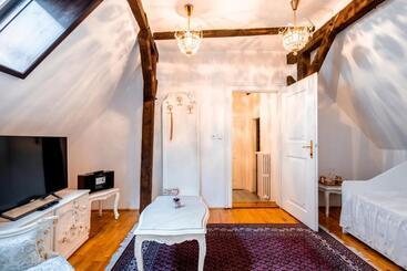 פנסיון Leylaria