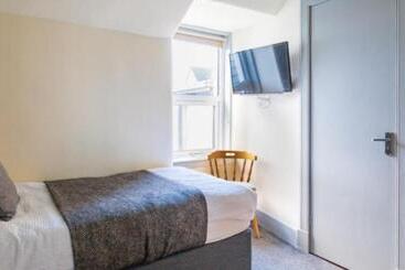 酒店 Central House