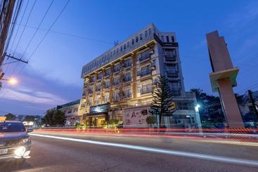 בית מלון כפרי Zen Rooms Metro Inn Bacolod