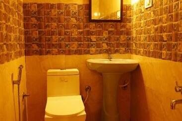 پانسیون Kollanoor Guest House