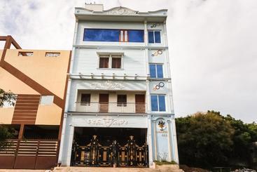 בית מלון כפרי Oyo 60246 Viji Bharathi Guest House