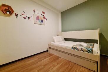 הוסטל Treeline Urban Inn