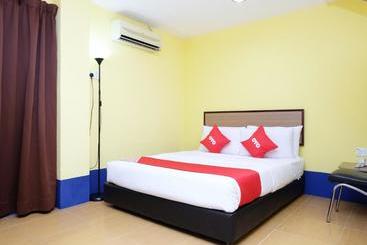 Hotel Oyo 89352 Golden Terminal Lodge