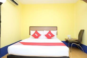 هتل Oyo 89352 Golden Terminal Lodge