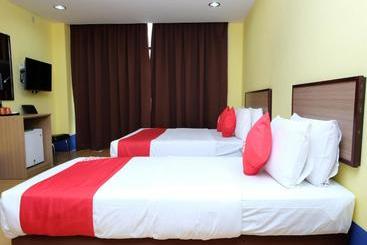 هتل Oyo 89352 Golden Terminal Lodge