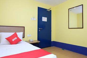 هتل Oyo 89352 Golden Terminal Lodge