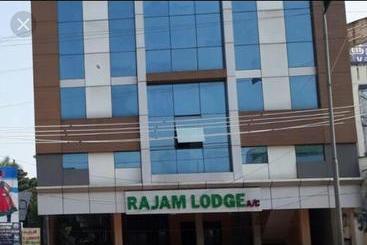 ホテル Rajam Residency