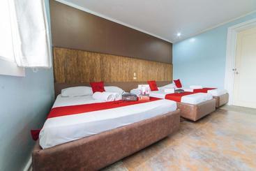 هتل Reddoorz @ N Roldan Street