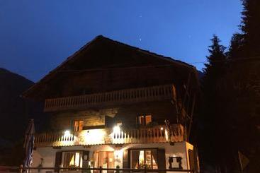 فندق صغير Affittacamere Il Vecchio Stadel