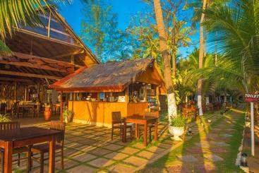 هتل Coconut Beach Lodge