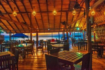 هتل Coconut Beach Lodge